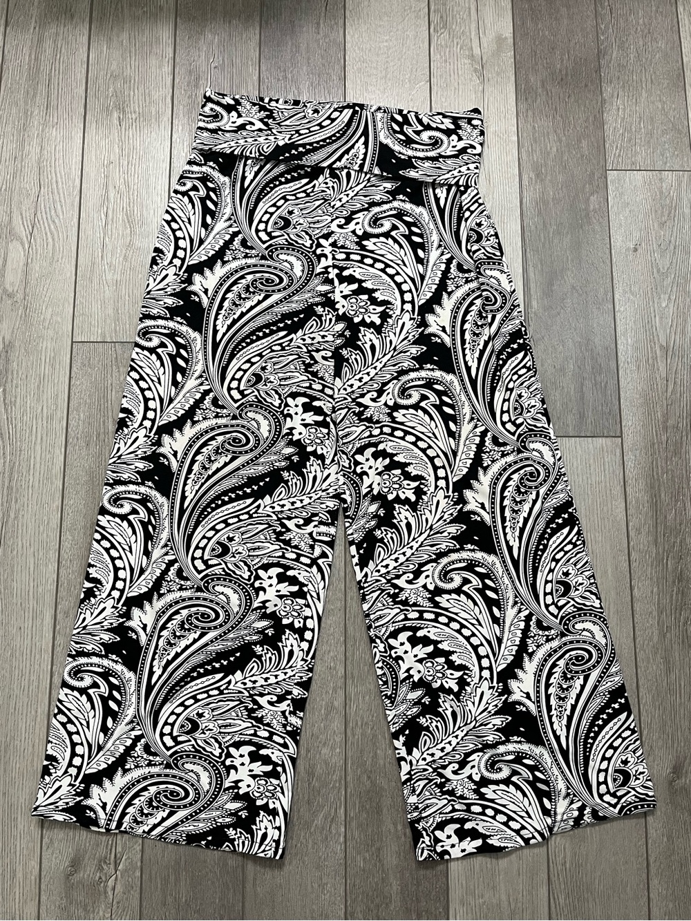 White Mark Women's Black & White Paisley Crop Small Pants Small